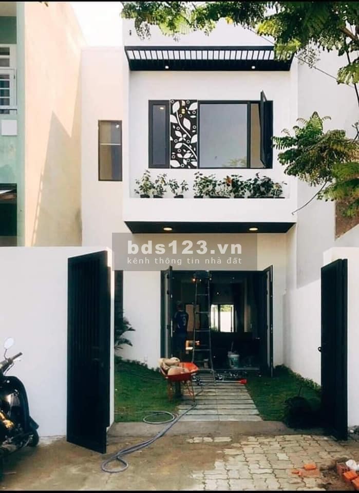 Bán căn nhà sổ riêng, sau chợ Hưng Long Bình Chánh liên hệ 0932063198, đúc 1 trệt, 1 lầu