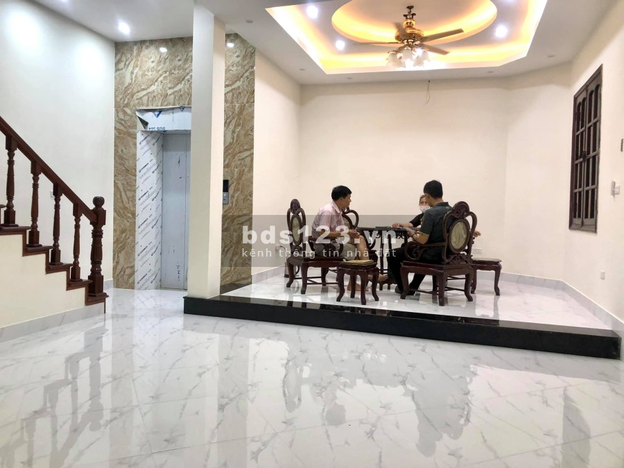 Bán nhà Đống Đa, kinh doanh đỉnh: 43m2, 5 tầng, mặt tiền 6 mét, Giá chỉ 13.5 Tỷ.