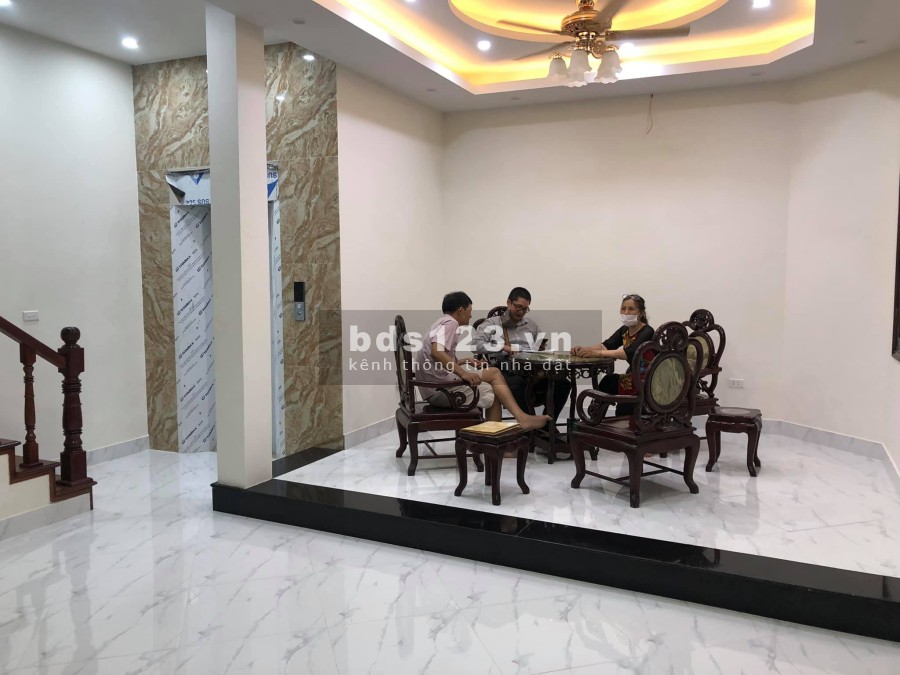 Bán nhà Đống Đa, kinh doanh đỉnh: 43m2, 5 tầng, mặt tiền 6 mét, Giá chỉ 13.5 Tỷ.