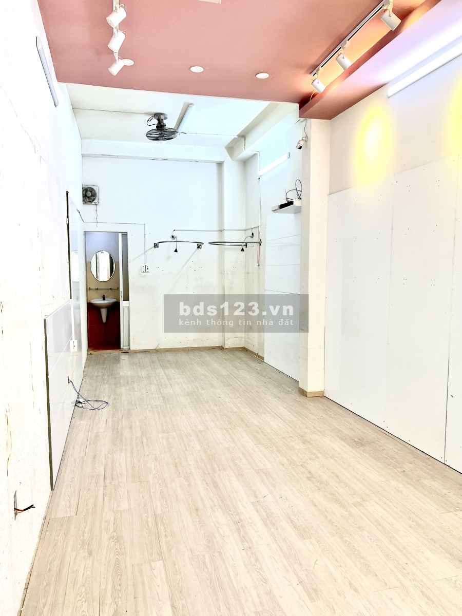 Cho thuê mặt bằng đường Phạm Ngọc Thạch, Võ Thị Sáu, Quận 3 giá 12 triệu/tháng, thương lượng
