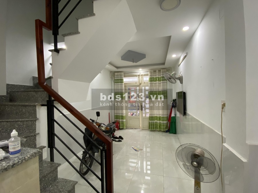 Gấp! Bán nhà Lê Đức Thọ, 27m2 (3.2m x 8m), chỉ 2.8 tỷ