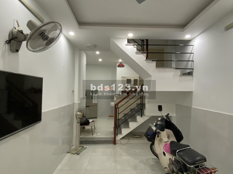 Gấp! Bán nhà Lê Đức Thọ, 27m2 (3.2m x 8m), chỉ 2.8 tỷ