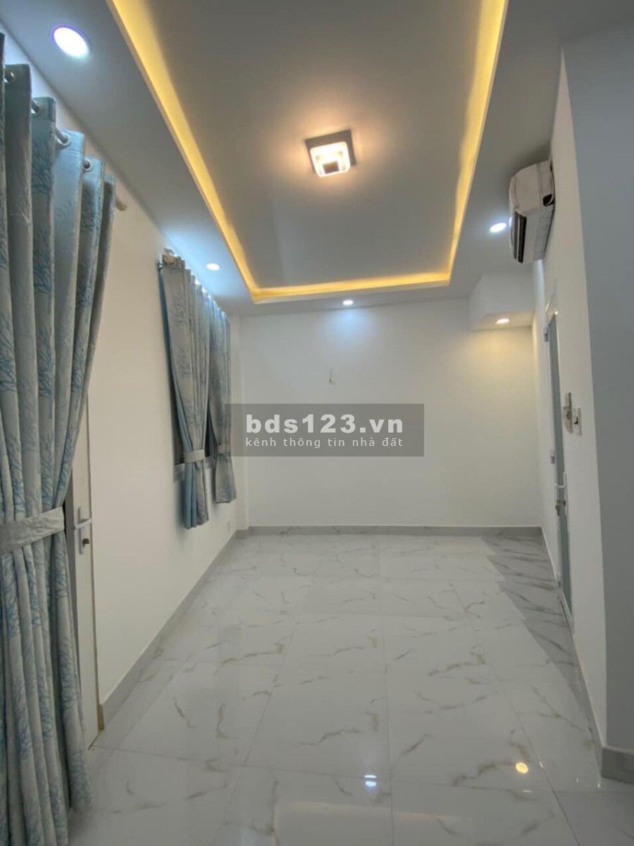 Bán nhà Ni Sư Huỳnh Liên, diện tích sử dụng 23m2, nhà rộng đẹp giá rẻ, giá bán 2 tỷ 74