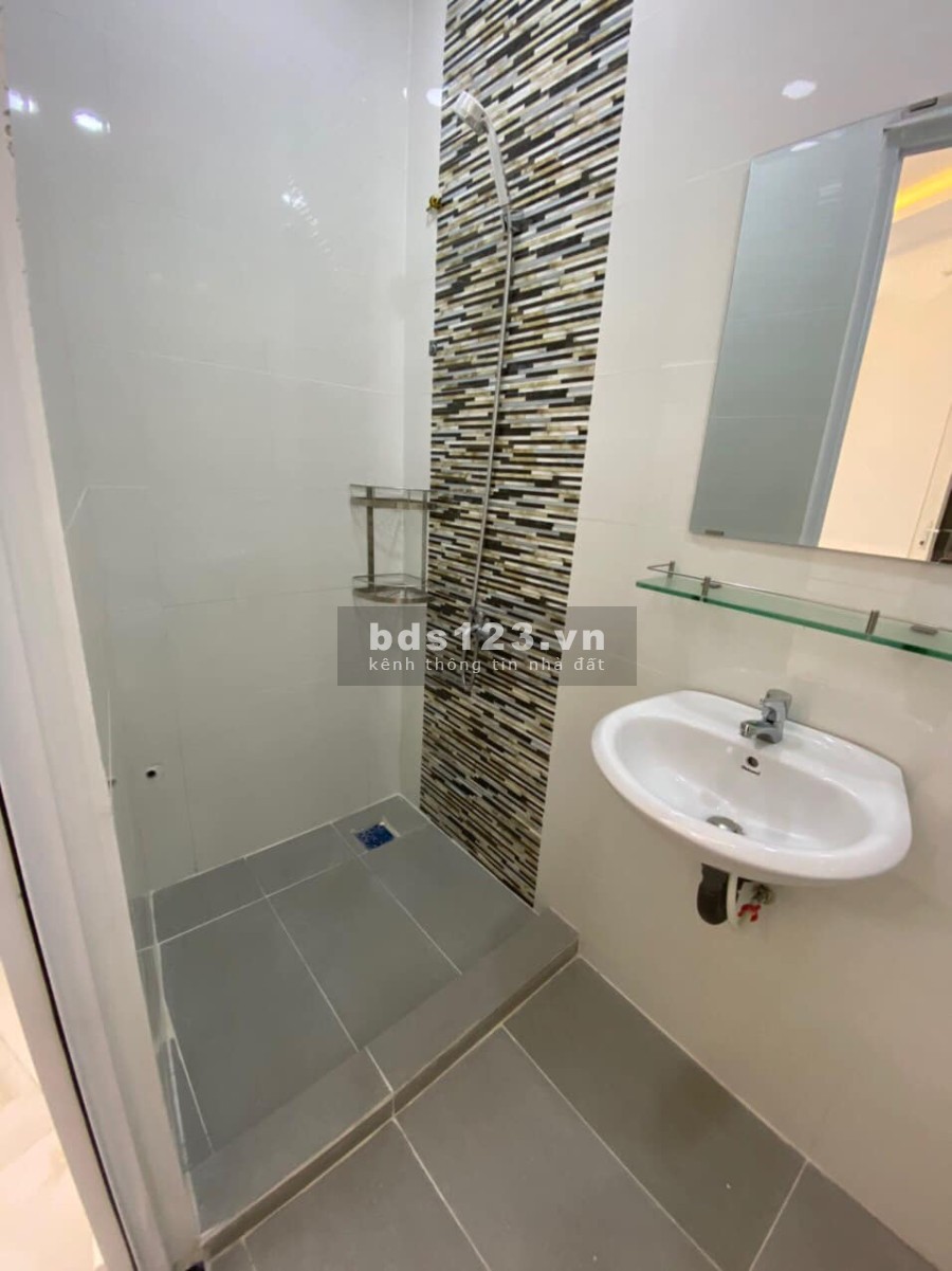 Bán nhà Ni Sư Huỳnh Liên, diện tích sử dụng 23m2, nhà rộng đẹp giá rẻ, giá bán 2 tỷ 74