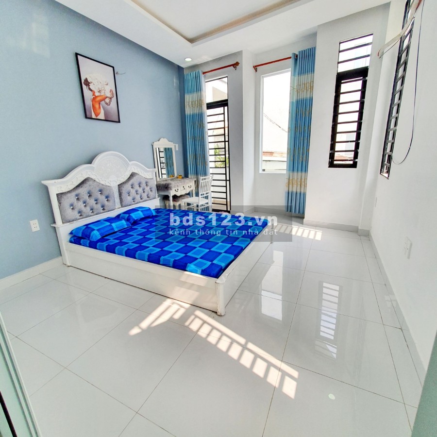 Bán căn nhà sổ riêng, sau chợ Hưng Long Bình Chánh liên hệ 0932063198, đúc 1 trệt, 1 lầu