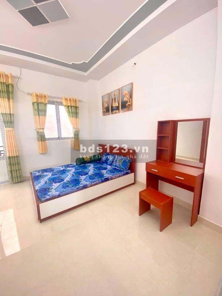 Bán căn nhà sổ riêng, sau chợ Hưng Long Bình Chánh liên hệ 0932063198, đúc 1 trệt, 1 lầu