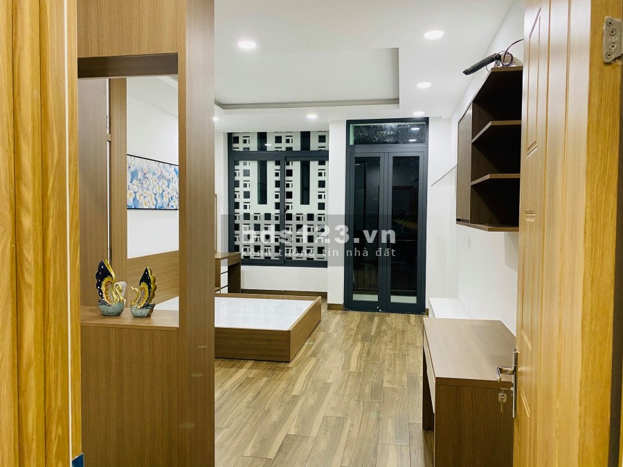Bán nhà nguyên căn Phạm Văn Đồng Quận Gò Vấp, giá 2.5x tỷ, thương lượng, tiện đầu tư