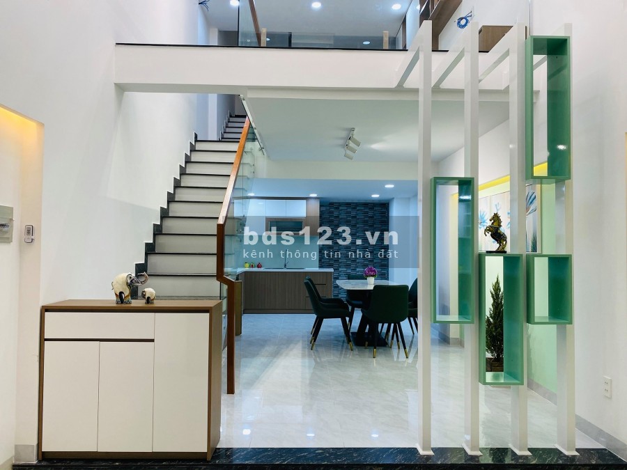 Bán nhà nguyên căn Phạm Văn Đồng Quận Gò Vấp, giá 2.5x tỷ, thương lượng, tiện đầu tư
