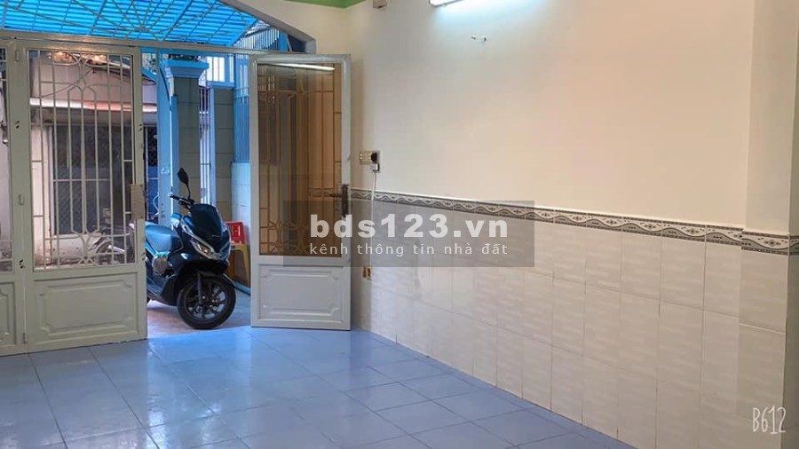 Nhà giá rẻ diện tích sử dụng 64m2 giá chỉ 6,4ty hẻm 1 xẹt Lạc Long Quân P5 Quận 11