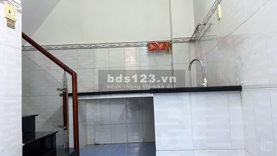Nhà giá rẻ diện tích sử dụng 64m2 giá chỉ 6,4ty hẻm 1 xẹt Lạc Long Quân P5 Quận 11