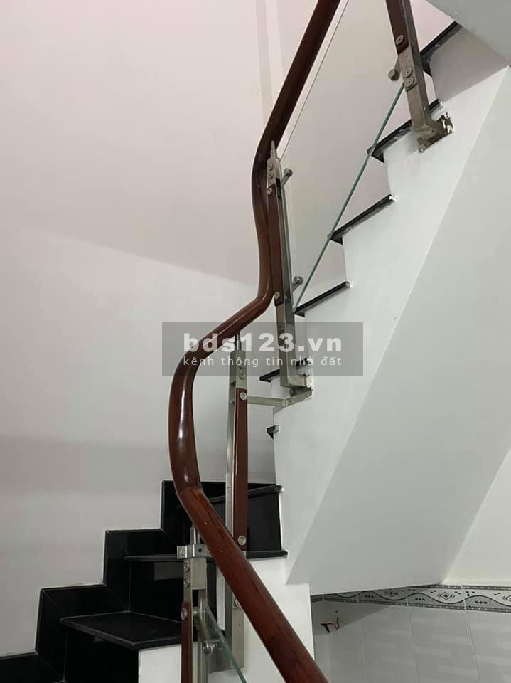 Nhà giá rẻ diện tích sử dụng 64m2 giá chỉ 6,4ty hẻm 1 xẹt Lạc Long Quân P5 Quận 11