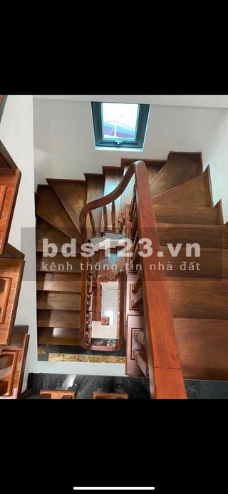 Bán gấp, bán nhanh nhà Tân Mai Quận Hoàng Mai dtsd 70m2 đúc 5 tầng giá 7,6 ỷ (Ao Sào)