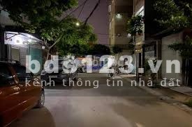 Mặt phố Đống Đa, view hồ siêu hiếm kinh doanh tốt giá bán 27.5 tỷ, diện tích 90m2, mặt tiền 6m