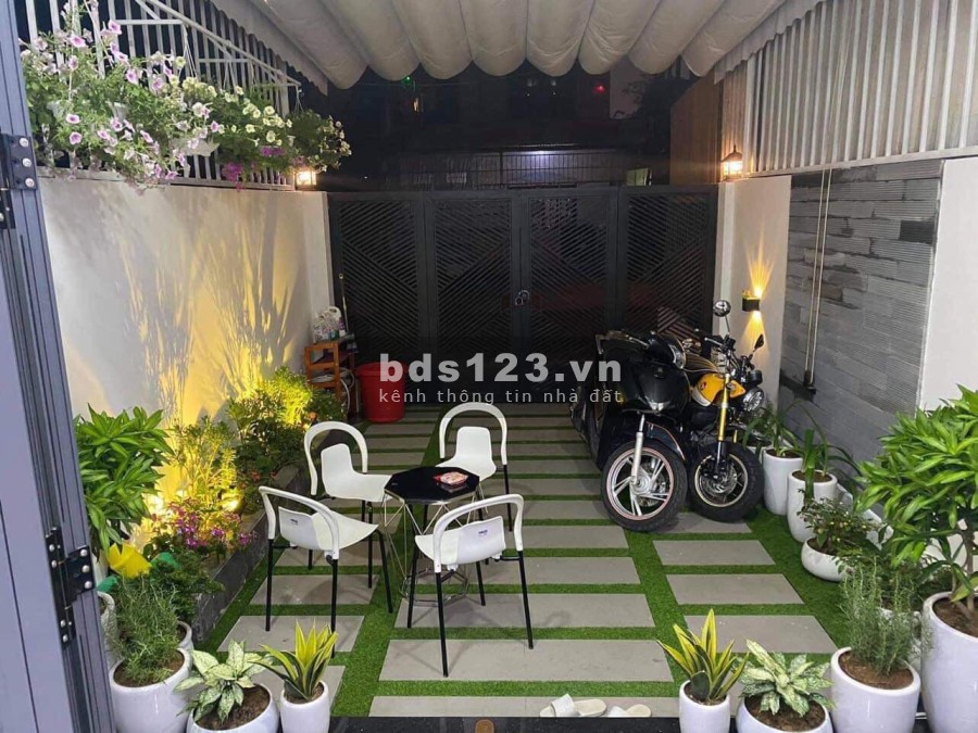 Bán nhanh mặt tiền đường Tùng Thiện Vương dọn vào ở ngay liên hệ 0776167402