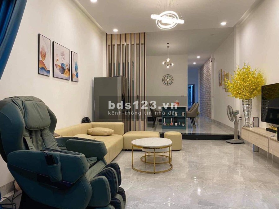 Bán nhanh mặt tiền đường Tùng Thiện Vương dọn vào ở ngay liên hệ 0776167402
