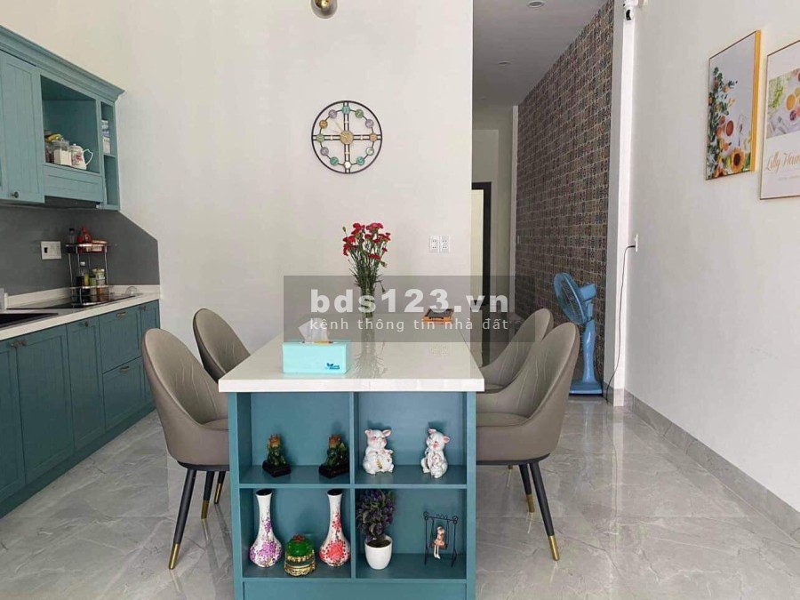 Bán nhanh mặt tiền đường Tùng Thiện Vương dọn vào ở ngay liên hệ 0776167402