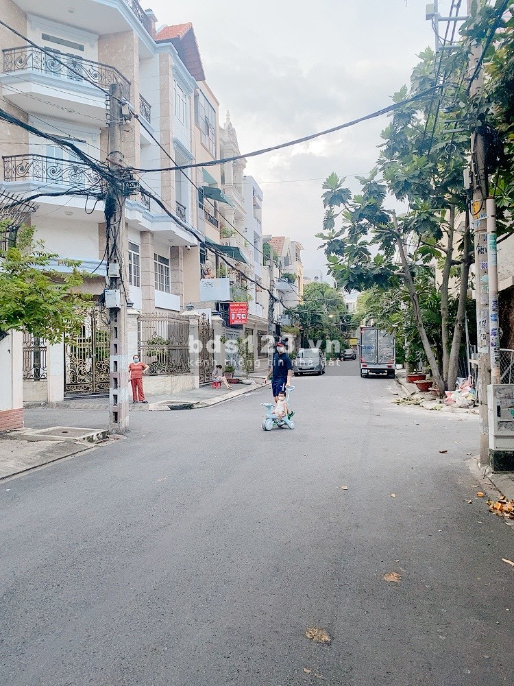 Cho thuê nhà hẻm xe hơi ra vào được 26/32 Nguyễn Minh Hoàng P12 Quận Tân Bình