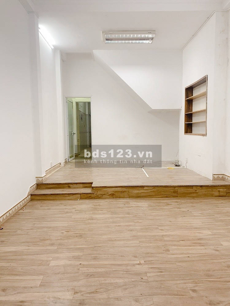 Cho thuê nhà hẻm xe hơi ra vào được 26/32 Nguyễn Minh Hoàng P12 Quận Tân Bình
