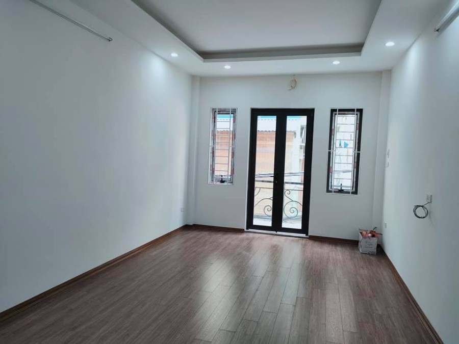 Siêu hiếm, nhà đẹp, phố Tân Mai, kinh doanh, ô tô tránh diện tích 40m2, 5 tầng, giá 6 tỷ 399