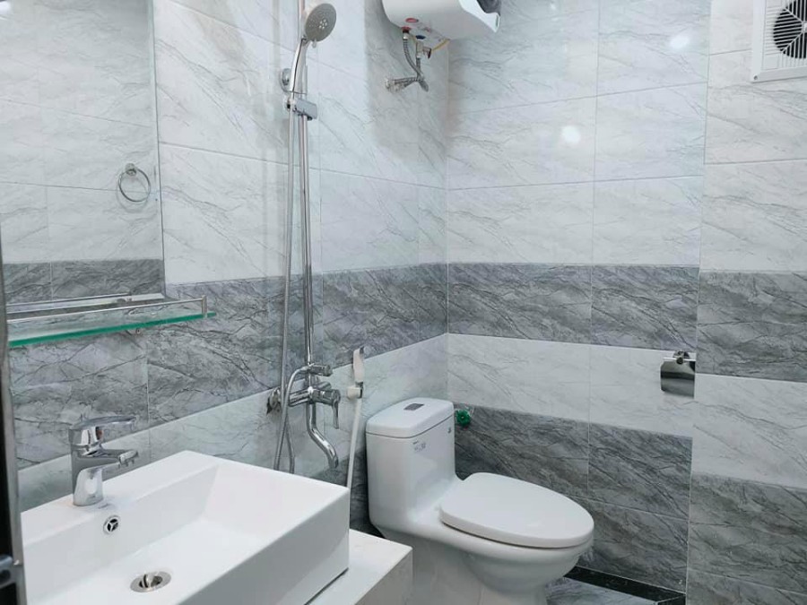 Siêu hiếm, nhà đẹp, phố Tân Mai, kinh doanh, ô tô tránh diện tích 40m2, 5 tầng, giá 6 tỷ 399