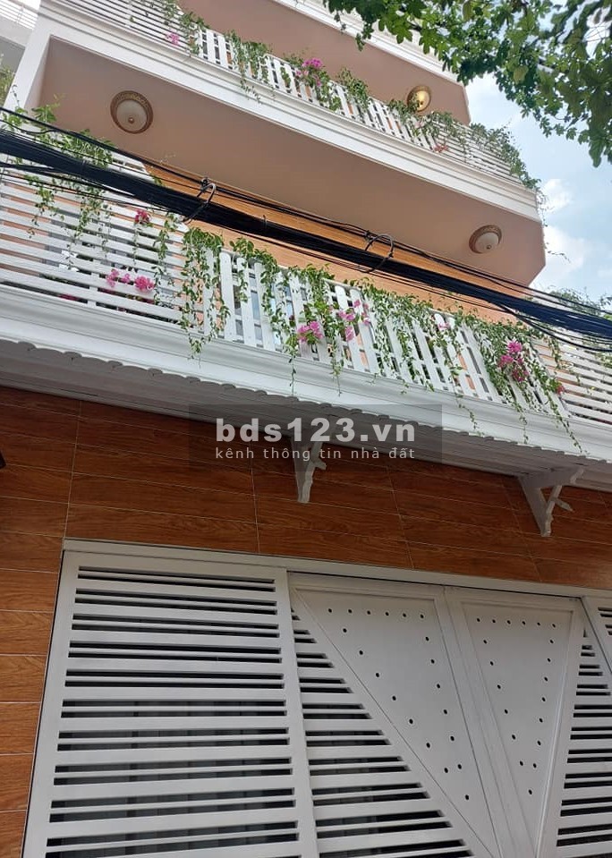 Nhà nguyên căn Âu Cơ, diện tích 22m2, nở hậu, 3 tầng, 2 lan can, hẻm đẹp, T Bình chỉ 2 tỷ 7