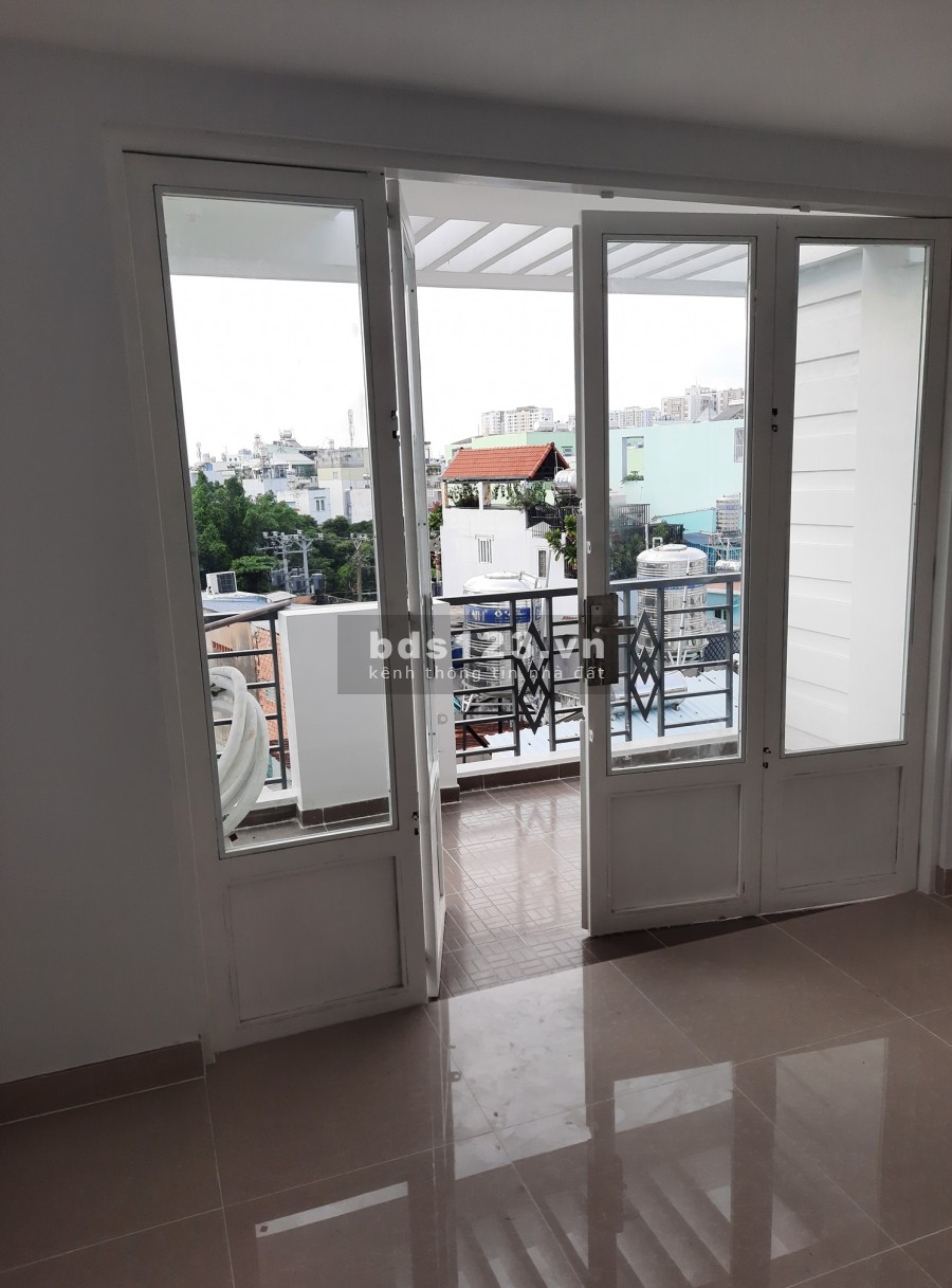 Nhà nguyên căn Âu Cơ, diện tích 22m2, nở hậu, 3 tầng, 2 lan can, hẻm đẹp, T Bình chỉ 2 tỷ 7