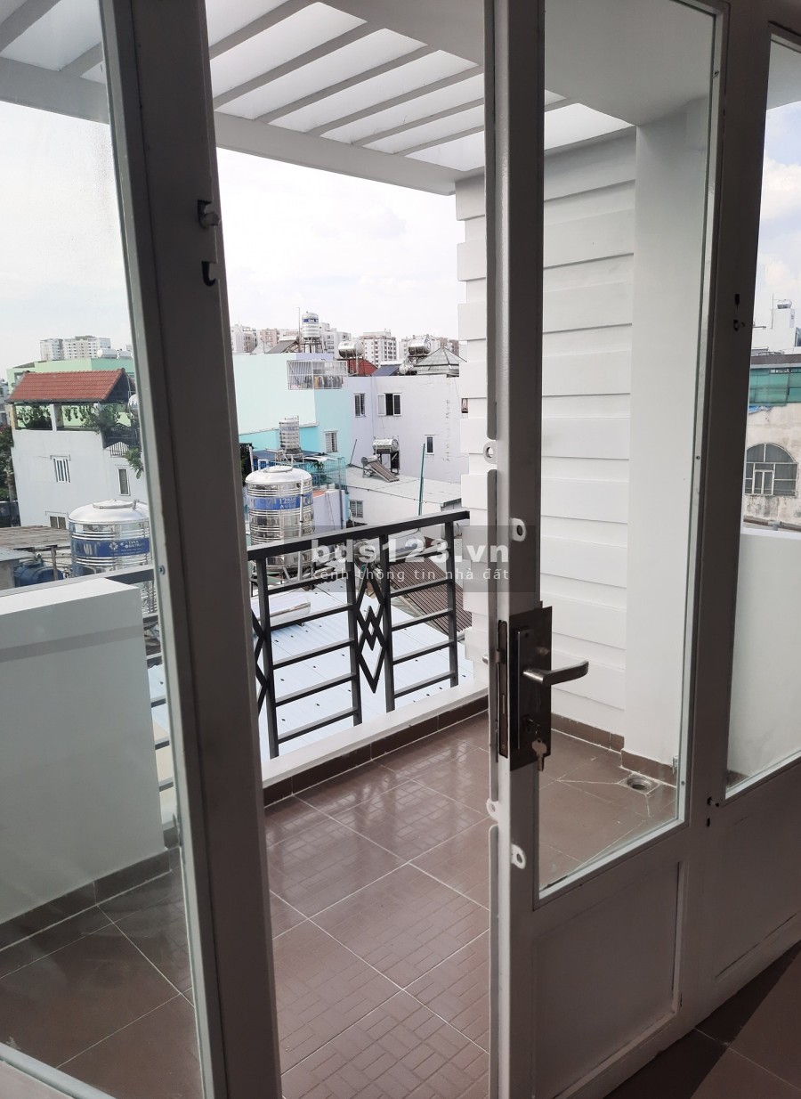 Nhà nguyên căn Âu Cơ, diện tích 22m2, nở hậu, 3 tầng, 2 lan can, hẻm đẹp, T Bình chỉ 2 tỷ 7