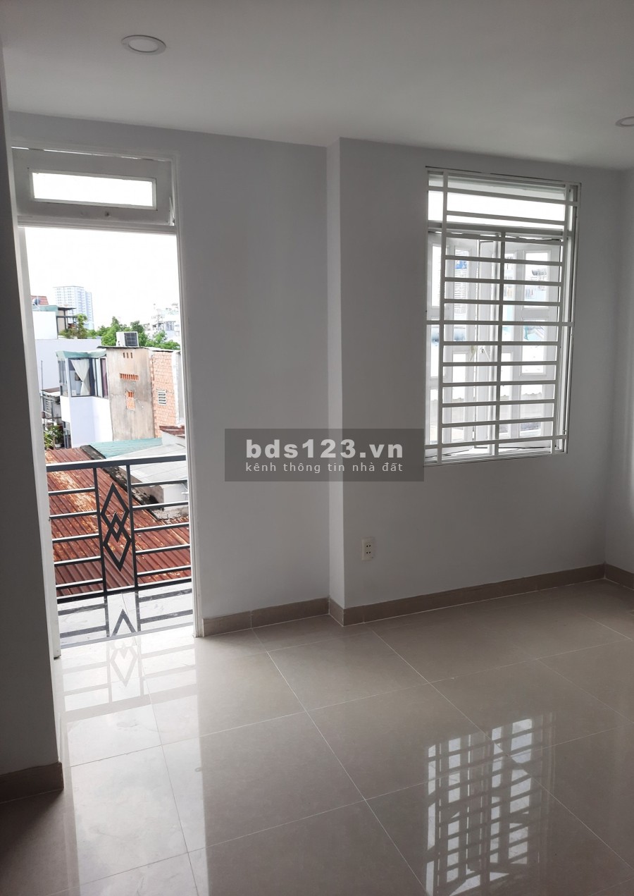 Nhà nguyên căn Âu Cơ, diện tích 22m2, nở hậu, 3 tầng, 2 lan can, hẻm đẹp, T Bình chỉ 2 tỷ 7