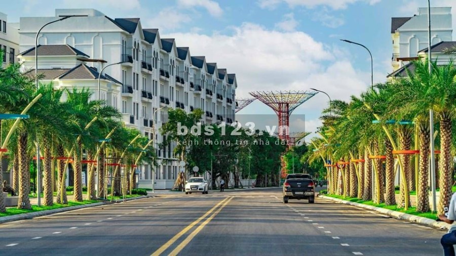 Bán gấp căn Nhà phố thương mại Manhattan, Manhattan Glory Vinhomes Grand Park TP.Thủ Đức.