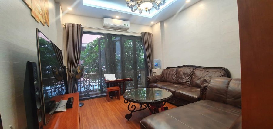 Bán nhà nguyên căn chính chủ khu phân lô Hoàng Quốc Việt dtsd 67m2 đúc 5 tầng giá 10 tỷ