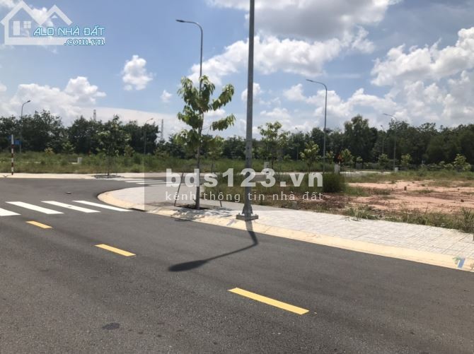 Bán gấp đất tái định cư Định Hiệp Bình Dương, lô góc gần chợ, khu công nghiệp, dân cư hiện hữu