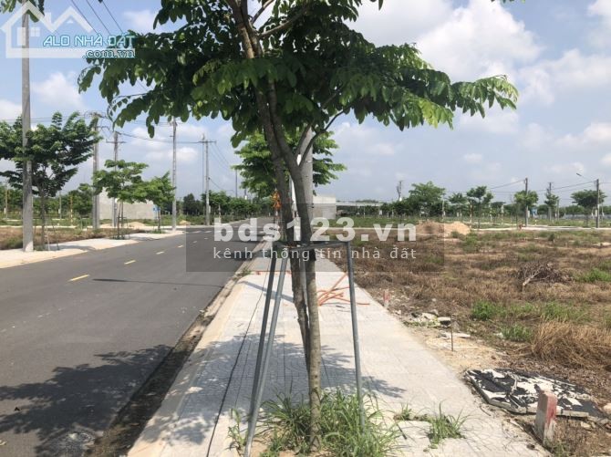 Bán gấp đất tái định cư Định Hiệp Bình Dương, lô góc gần chợ, khu công nghiệp, dân cư hiện hữu