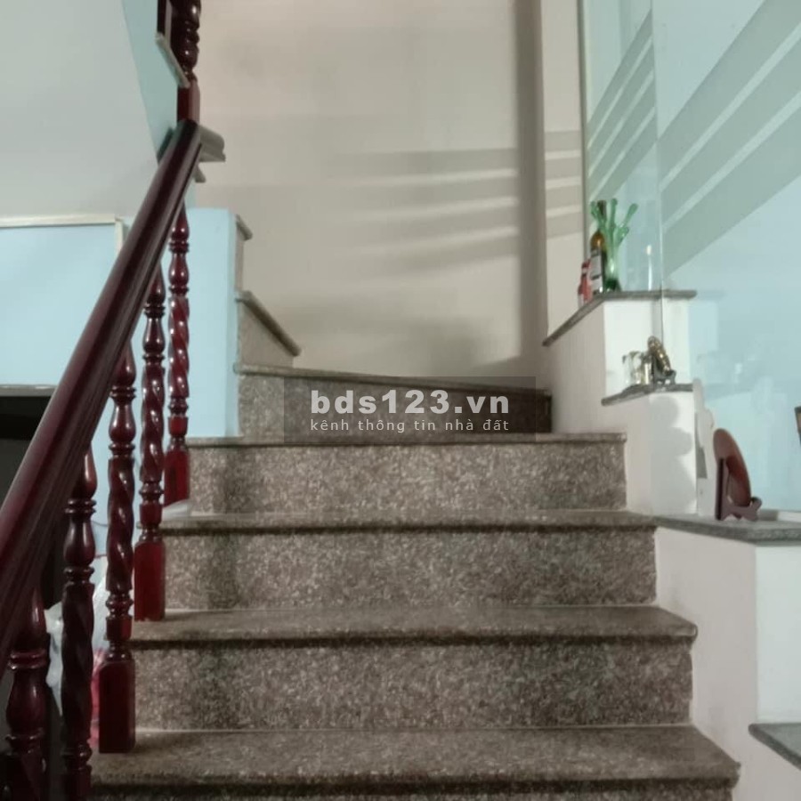 Bán gấp nhà đường Thống Nhất, P11, Gò Vấp, 2 lầu, diện tích 70m2, giá bán 4.7 tỷ sổ hồng riêng