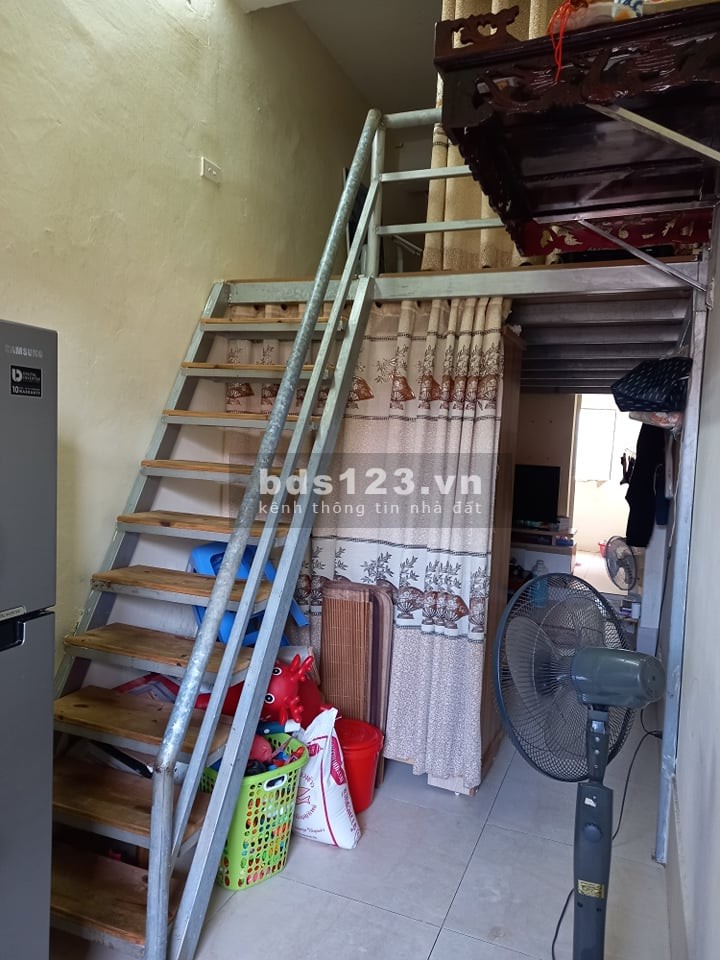 Bán nhà tập thể Viện vệ sinh dịch tễ tiện ích xung quanh đỉnh, khu dân cư đông, giá tốt