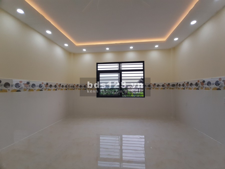 Bán nhà đường Đinh Đức Thiện sổ hồng riêng bên hông chợ Bình Chánh lh 0818434433