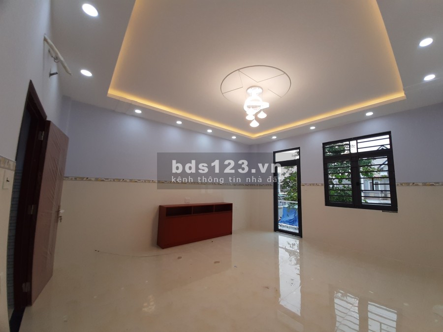 Bán nhà đường Đinh Đức Thiện sổ hồng riêng bên hông chợ Bình Chánh lh 0818434433