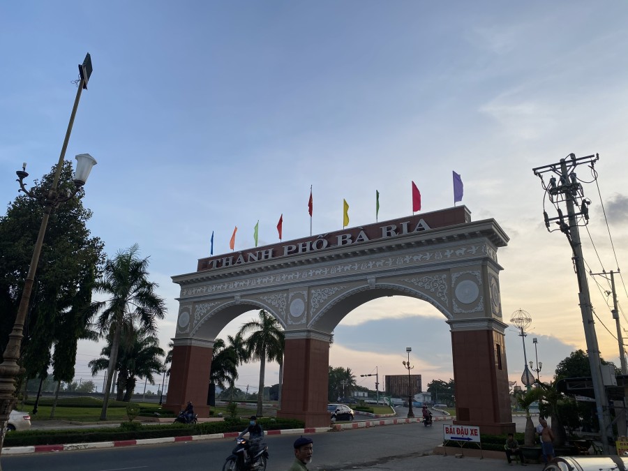 Bán gấp đất ven biển Long Hải, sổ đỏ sang tên ngay, liên hệ 0901300930, pháp lý đủ