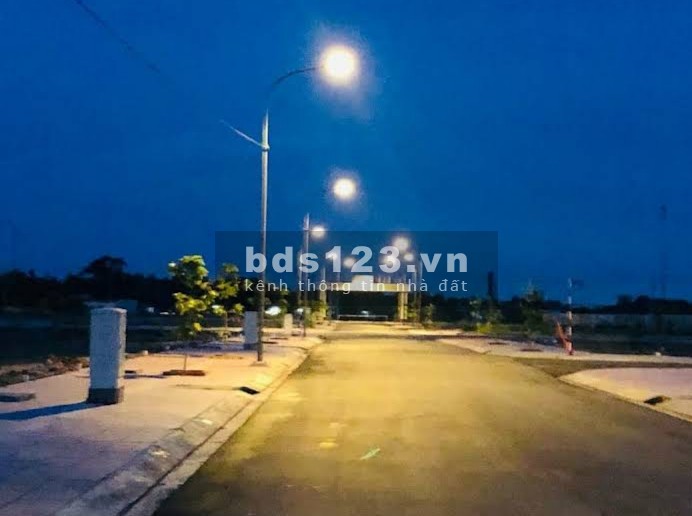 Chính chủ bán gấp 2 lô liền kề 100m2 SHR khu trung tâm Thủ Thừa dân sầm uất