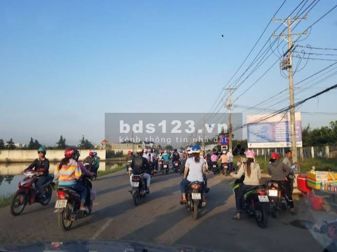 Chính chủ bán gấp 2 lô liền kề 100m2 SHR khu trung tâm Thủ Thừa dân sầm uất