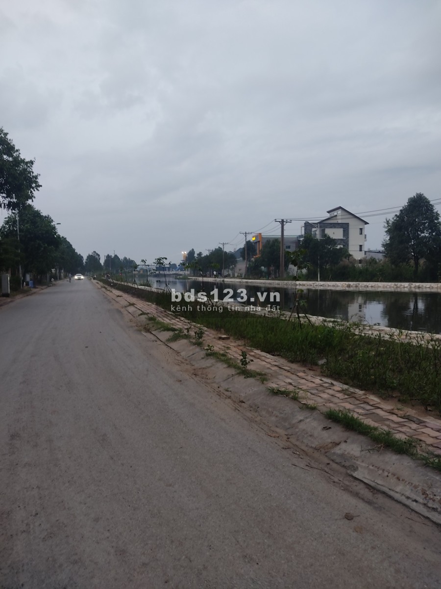 Bán nhanh lô đất 220m2, ngay khu dân cư Vĩnh Phú, khu bờ sông thoang mát, giá 30 triệu/m2