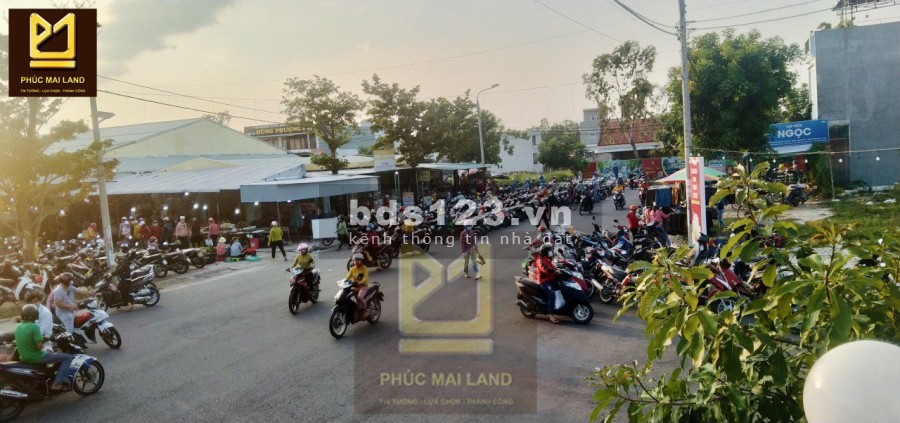 Siêu phẩm đất nền phố chợ Điện Nam Trung giá bán 1.65 tỷ, sổ sẵn bàn giao đầy đủ