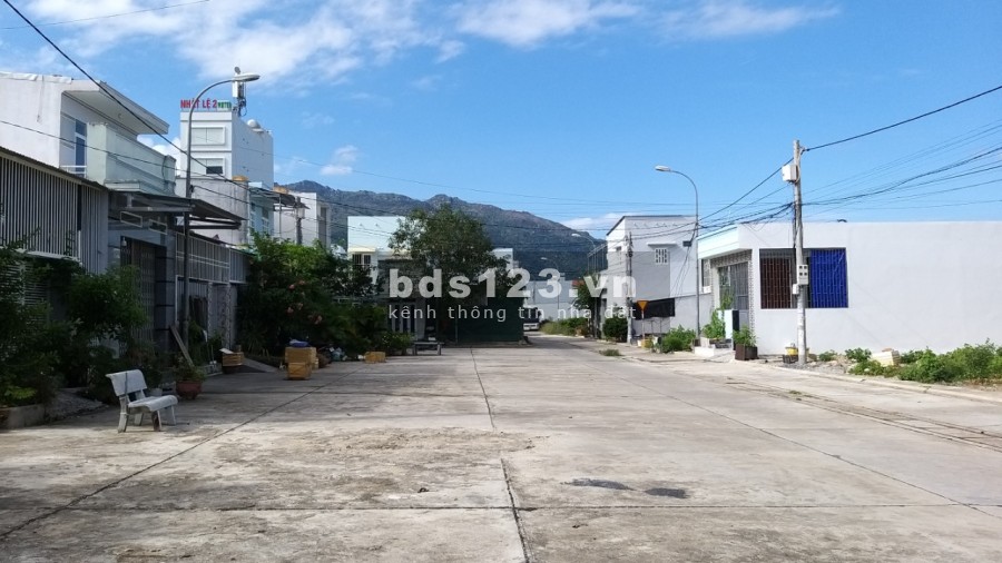 Bán đất khu tái định cư Hòn Rớ 2 phía sông mát mẻ cả ngày lh 0907901572 vị trí đắc địa