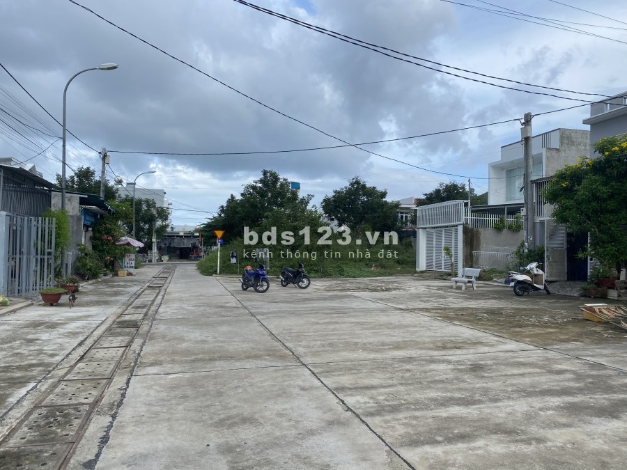 Bán đất khu tái định cư Hòn Rớ 2 phía sông mát mẻ cả ngày lh 0907901572 vị trí đắc địa