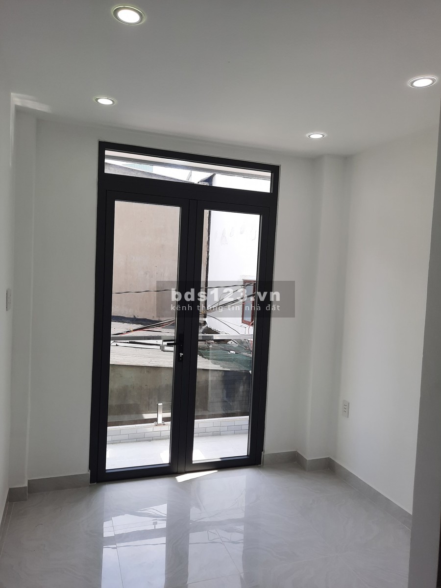 Nhà nguyên căn mới giá rẻ Lạc Long Quân P3 Quận 11 giá chỉ 2tỷ5 giao thông qua lại thuận tiện