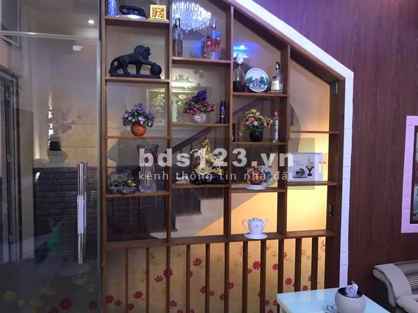Chính chủ gửi bán nhà 6 tầng 1 tum phố Mai Dịch Quận Cầu Giấy diện tích 43.5m2 giá 4.8 tỷ