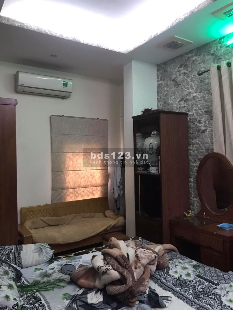 Chính chủ gửi bán nhà 6 tầng 1 tum phố Mai Dịch Quận Cầu Giấy diện tích 43.5m2 giá 4.8 tỷ