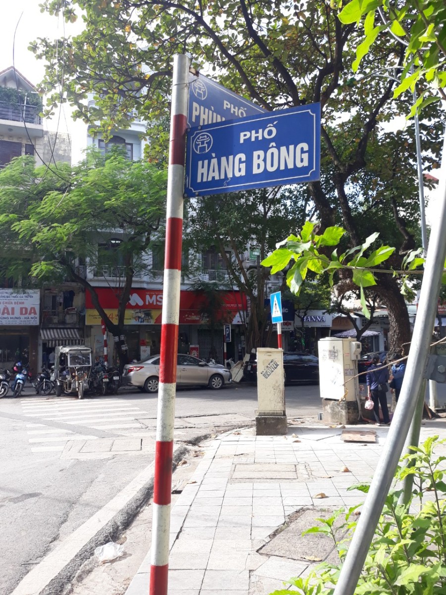 Cần bán gấp nhà mặt phố Hàng Bông, kinh doanh siêu đỉnh, khu dân cư đông đúc, sổ sẵn