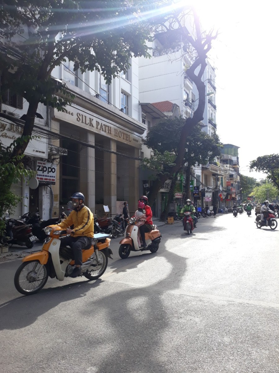 Cần bán gấp nhà mặt phố Hàng Bông, kinh doanh siêu đỉnh, khu dân cư đông đúc, sổ sẵn