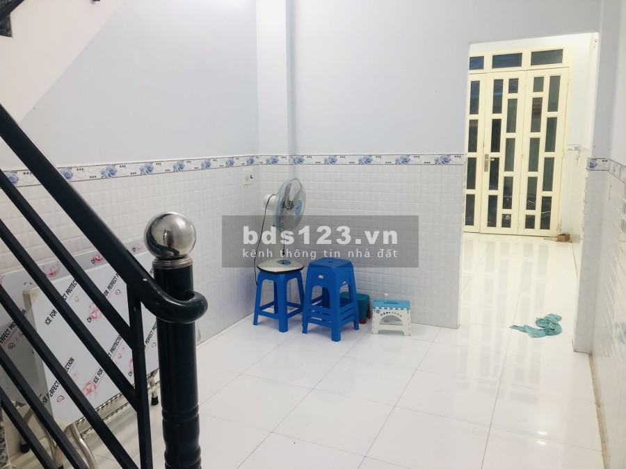 Chỉ còn 15 ngày thôi nhà Cao Văn Lầu Quận 6 giá cho thuê 09 triệu/tháng, hẻm ba gác lớn
