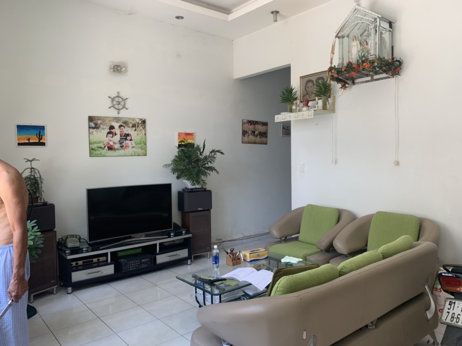 Chính chủ gấp bán hạ giá chào 400 triệu, diện tích 90m2, giá 4 tỷ, ngang 6m, ô tô quay đầu